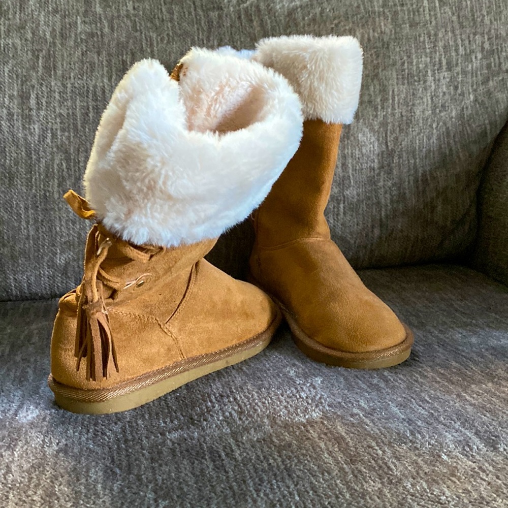Size 4 Ugg boots